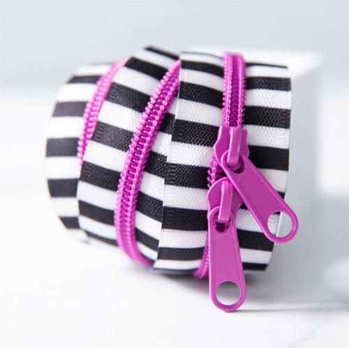 Black & White 30" Zipper Petuna